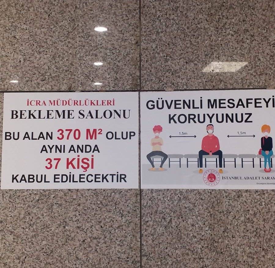 İstanbul Adalet Sarayı'na asılan cinsiyetçi afişler tepkiler üzerine toplatıldı - Resim : 2