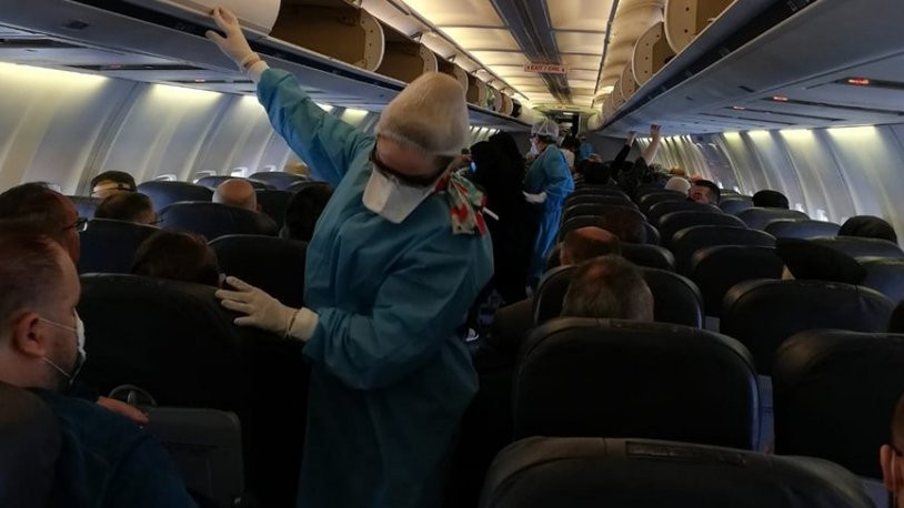 Uçak seferlerinde sosyal mesafe ve tedbirler yok sayıldı! 'Uçakta virüsü kesin kaptık' - Resim : 2