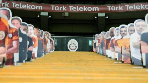 Galatasaray, karton taraftarları tribünlere yerleştirmeye başladı