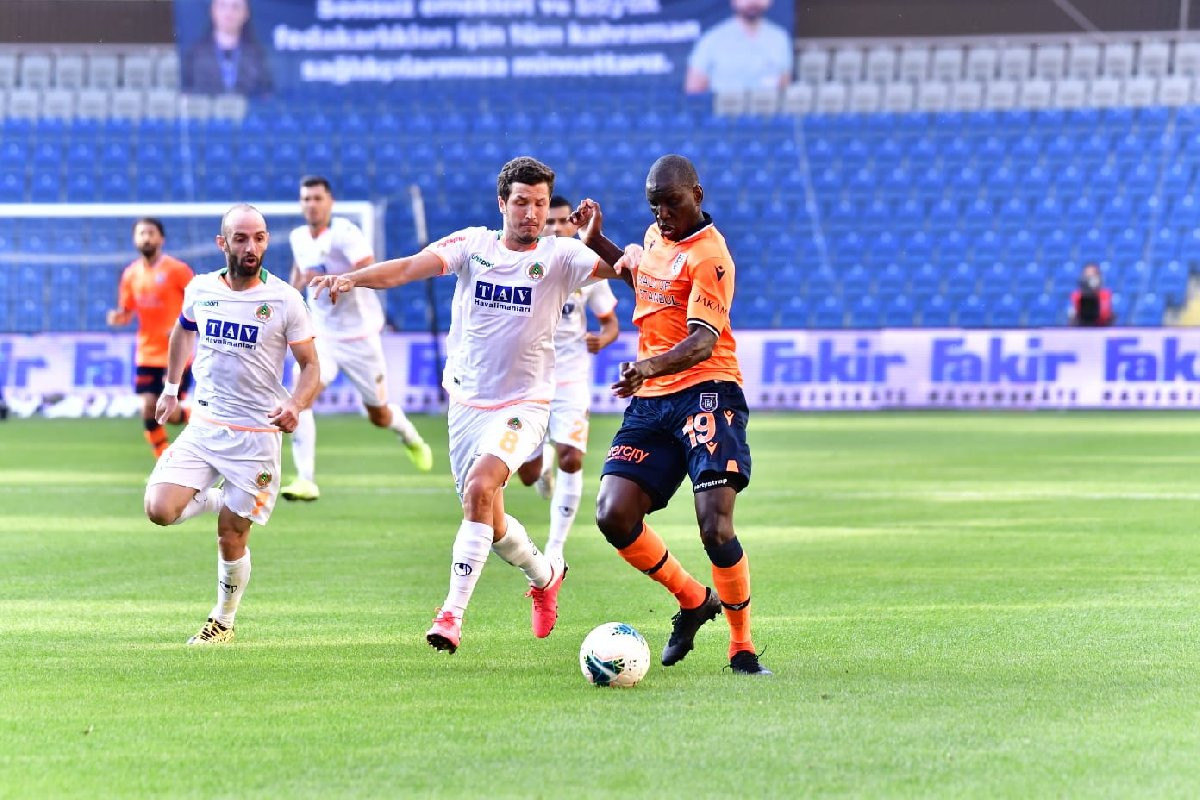 Başakşehir Alanyaspor'u iki golle geçti! - Resim : 2