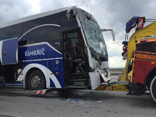 Eskişehir'de yolcu otobüsü vince çarptı: 12 yaralı - Resim : 1