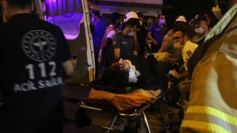 Levent'te metro istasyonunda raylara atlayan kadın ağır yaralandı - Resim : 1
