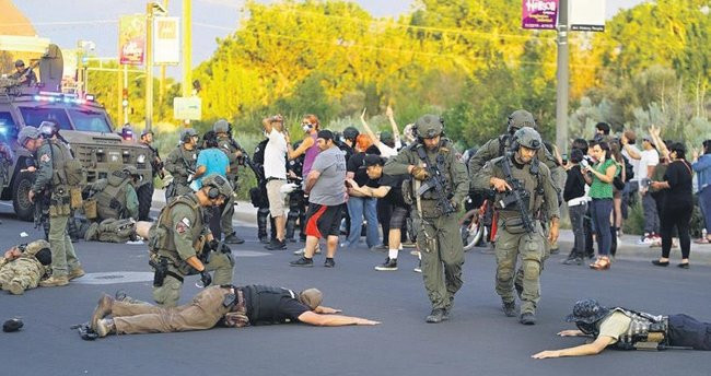 Irkçılık karşıtı protestoda göstericilere ateş açıldı - Resim : 1