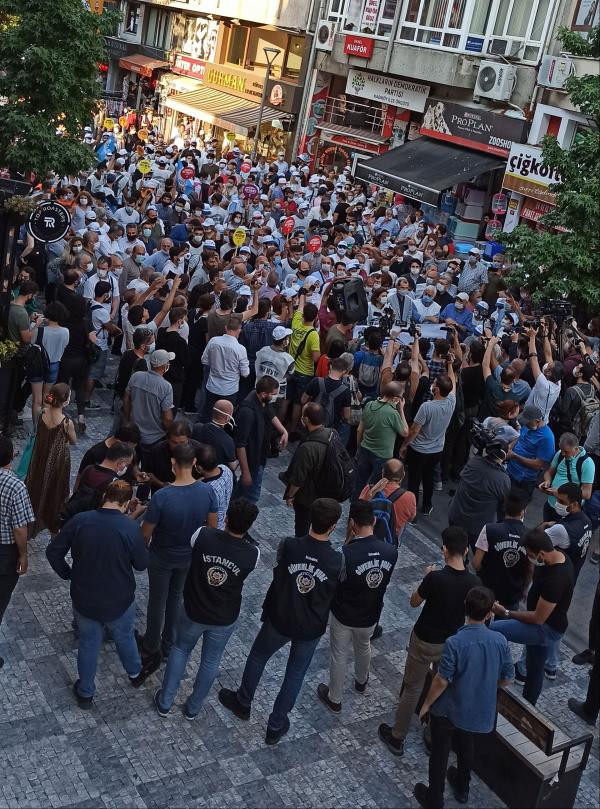 HDP'den Kadıköy'de açıklama: 'Biz milyonlarız, milyonların sesiyiz' - Resim : 1