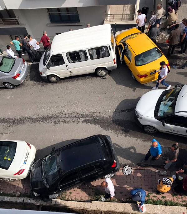 Feci kaza! Freni boşalan taksinin çarpmasının ardından 5 metreden düşerek hayatını kaybetti - Resim : 1