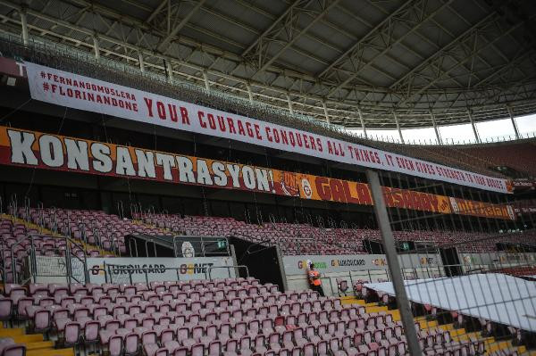 Galatasaray yönetiminden taraftarın isteği üzerine Fetih Sureli pankart! - Resim : 2