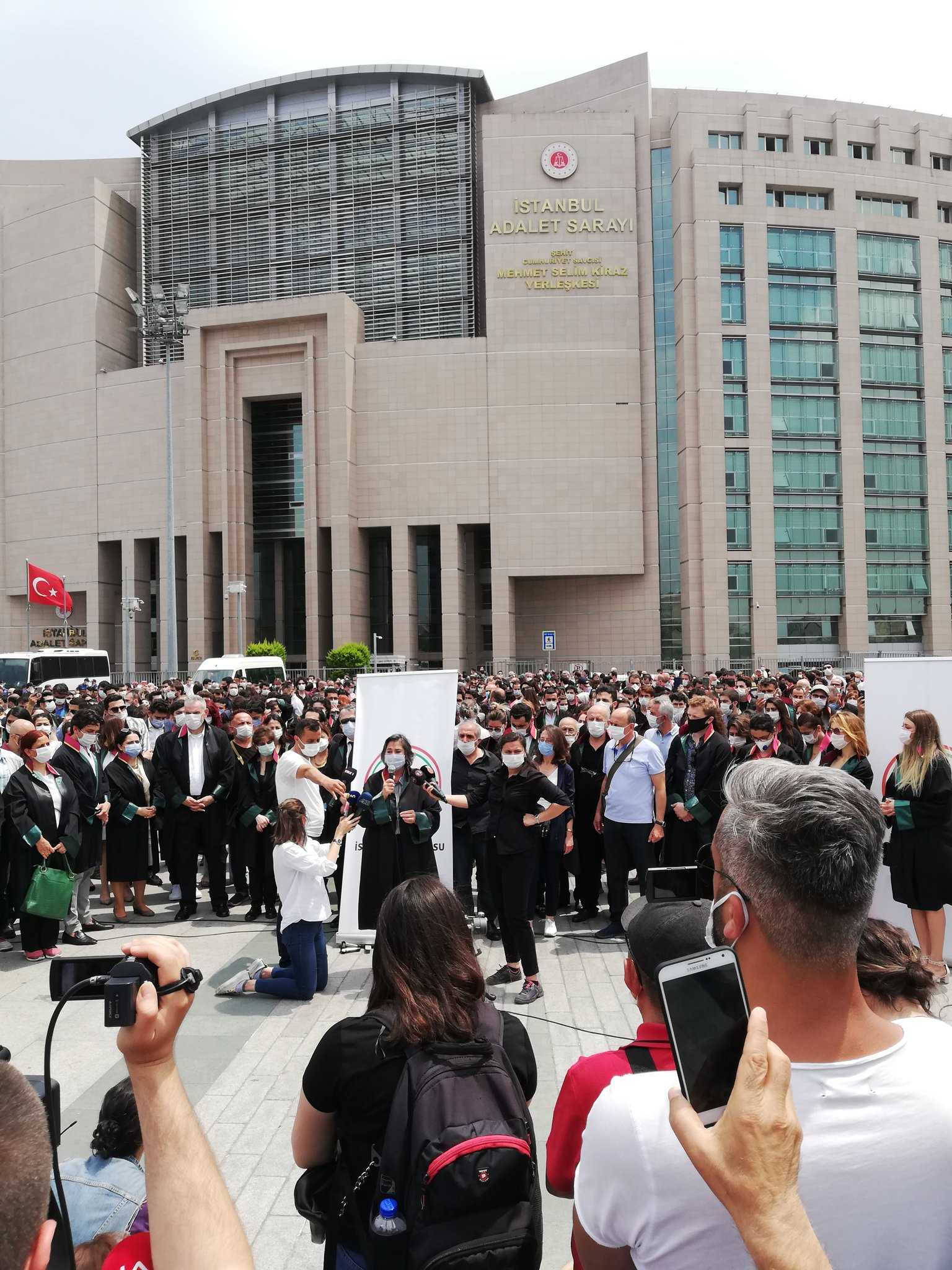 İstanbul adliyelerinde protestolar başladı! - Resim : 1