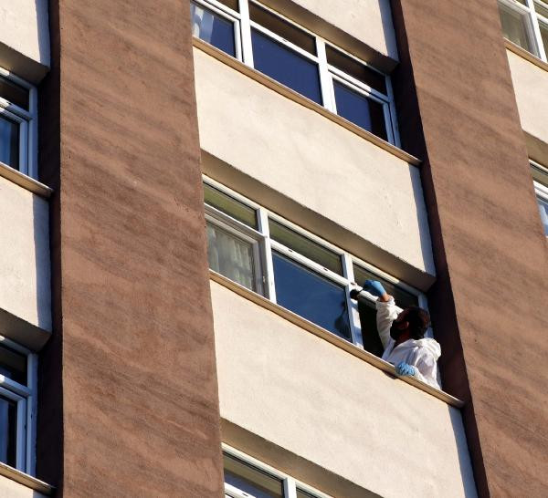 6'ncı kattan düşen hemşire hayatını kaybetti - Resim : 1