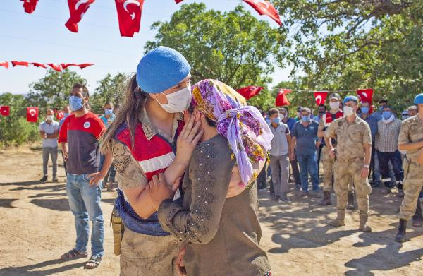 Hakkari şehidi Piyade Onbaşı Recep Durak'a Diyarbakır'da son görev - Resim : 1