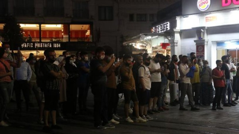 İstiklal Caddesi'nde intihar girişimi: Korkutan anları izlemek için toplandılar! - Resim : 1