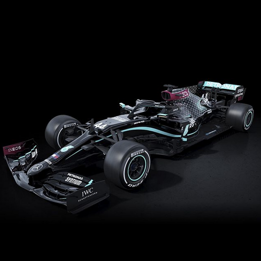 Mercedes, ırkçılığa karşı tamamen siyah renkle yarışacak - Resim : 1