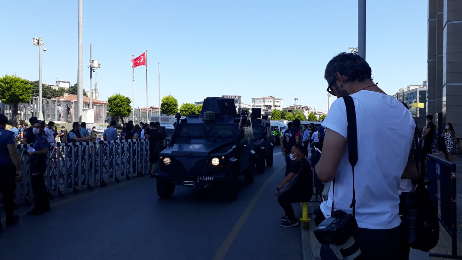 İstanbul Adliyesi abluka altında: Avukatlar ve gazeteciler alana sokulmuyor - Resim : 1
