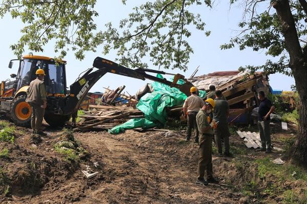 Longoz Ormanları'ndaki kaçak yapılar yıkıldı - Resim : 1