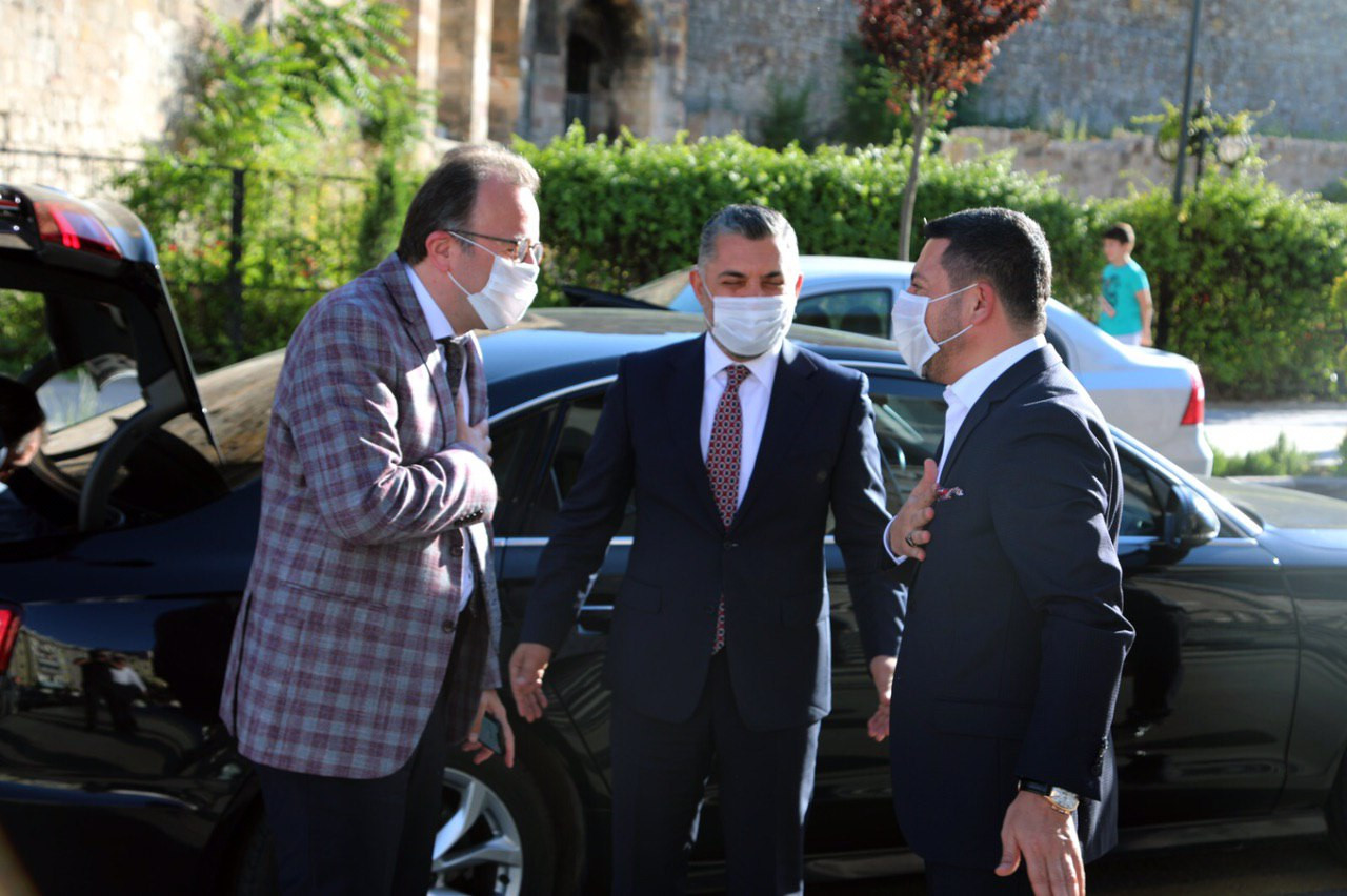 Tarafsız olması gereken RTÜK Başkanı Ebubekir Şahin'den AKP'li belediyeye ziyaret - Resim : 1