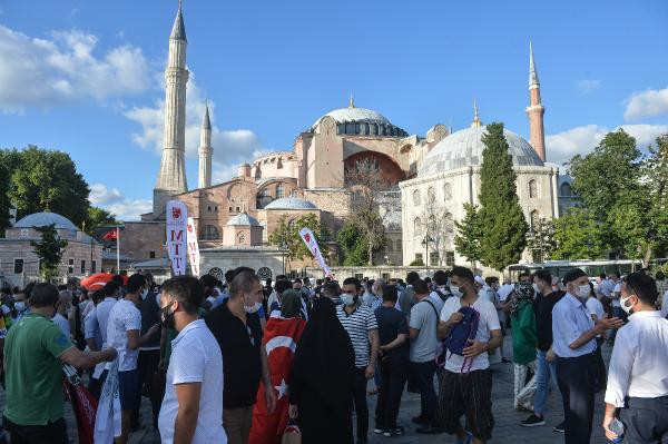 Erdoğan'dan Ayasofya önünde toplanan vatandaşlara tepki - Resim : 2