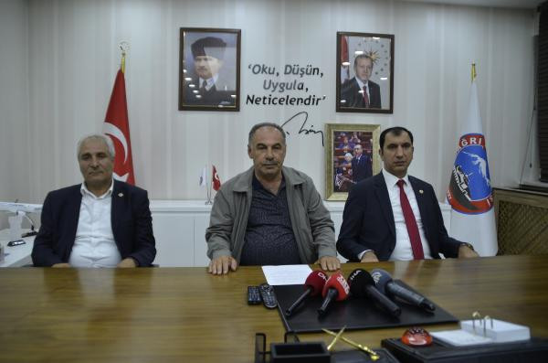 Ağrı'da 3 belediye başkanı AKP'ye üye oldu - Resim : 1