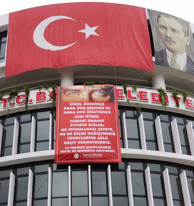 CHP'li başkandan Atatürk'lü 15 Temmuz pankartı - Resim : 1