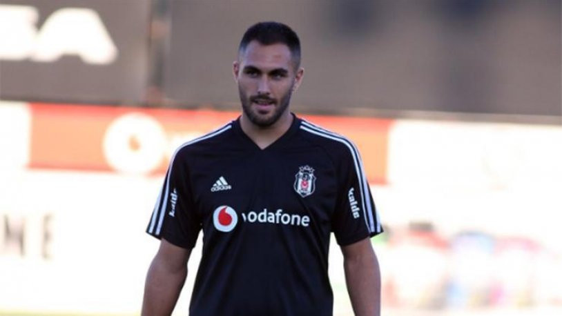 Beşiktaş'ta yıldız futbolcu sözleşmesini feshetti - Resim : 1