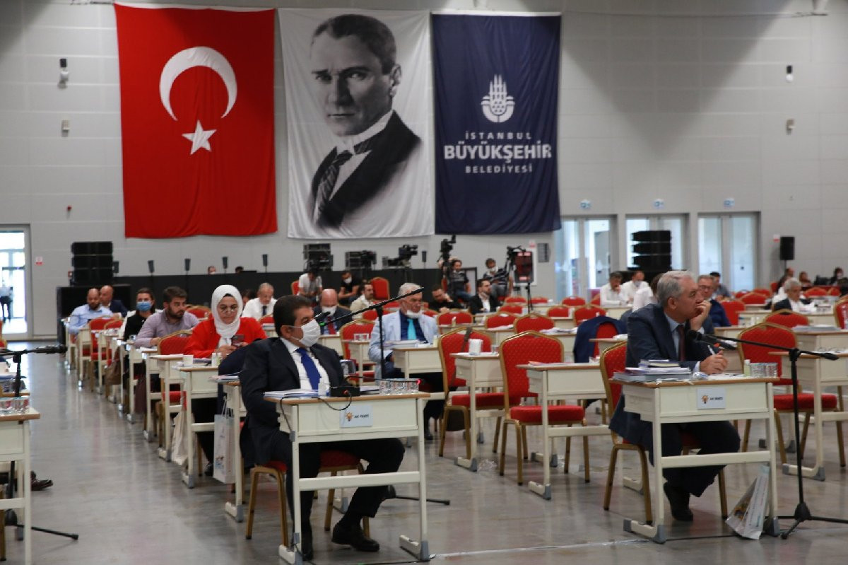 İBB'de çalışmalara engel olan Saray İttifakı AKP'li belediyeler için bedelsiz mülk istedi! - Resim : 1