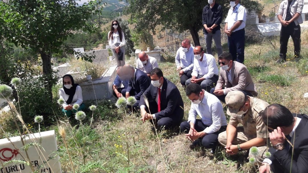 AKP'li başkanın CHP korkusu: Yüzü görünmesin diye buzladı! - Resim : 1