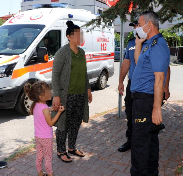 Eşi evi terk edince kendini tüfekle eve kilitleyen kişiyi polis ikna etti - Resim : 1