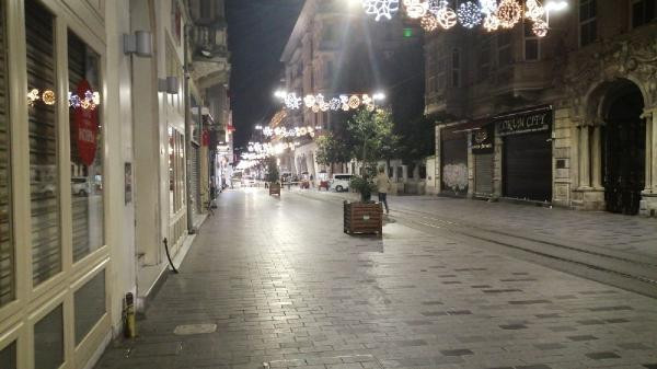 İstiklal Caddesi'nde bomba alarmı - Resim : 1