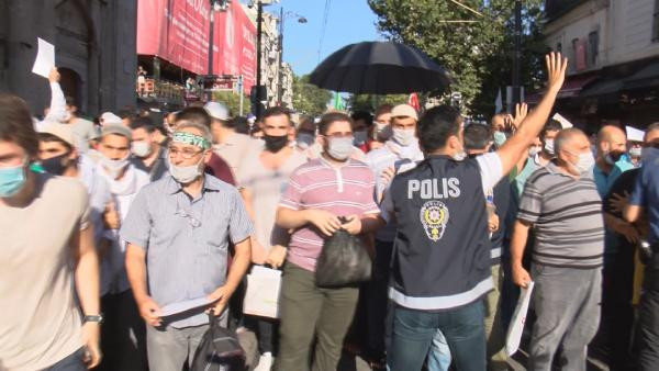 Polis bariyerini aşan kalabalık Ayasofya Camii'ne koştu - Resim : 2