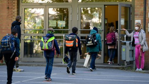 Okullarda öğrencilerin ateşi ölçülmeyecek