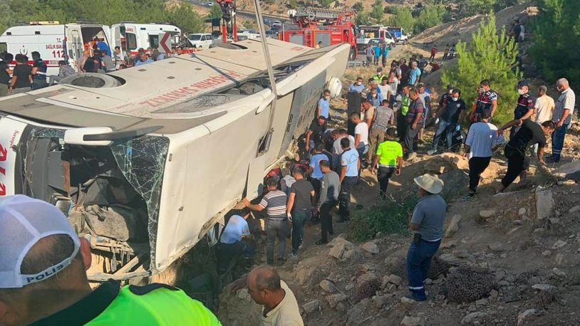 Mersin'in Mut ilçesinde askerleri taşıyan otobüs devrildi: 4 asker şehit oldu, iki şoför hayatını kaybetti