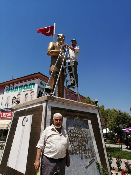 Yozgat'ta CHP'den Ali Erbaş'a protesto Atatürk heykeliyle protesto - Resim : 2
