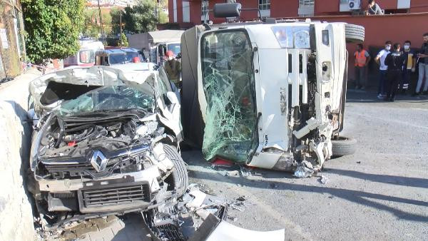 İstanbul'da kontrolden çıkan kamyonet dehşet saçtı: 4 yaralı - Resim : 1
