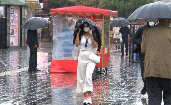 İstanbul'da sağanak yağış etkili oldu - Resim : 1