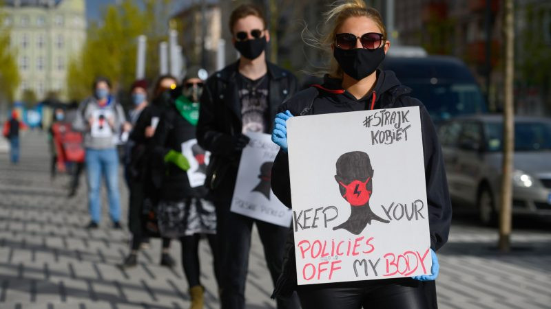 Polonya'da kürtaj yasağı protestosu: 15 gözaltı - Resim : 2