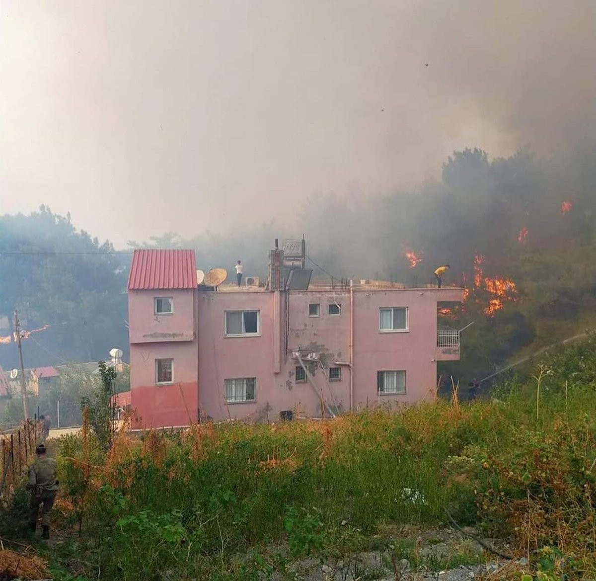 Hatay İskenderun'da orman yangını: İl geneline elektrik verilemiyor - Resim : 1