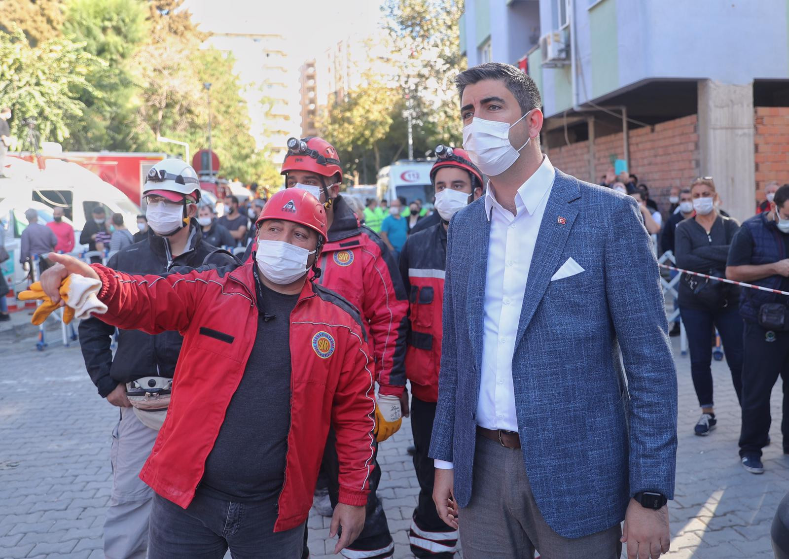 Kartal Belediye Başkanı Gökhan Yüksel İzmir'de deprem bölgesinde - Resim : 1