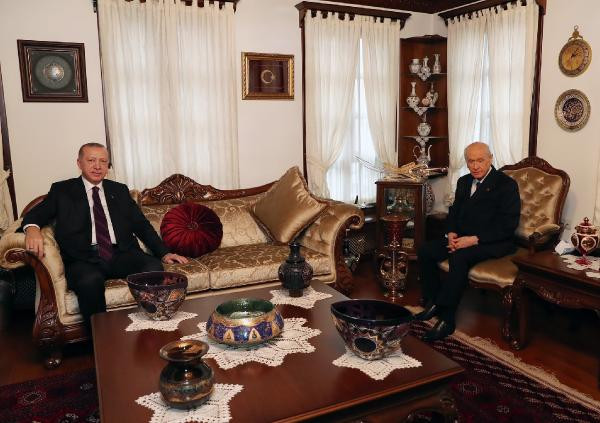 Erdoğan'dan Bahçeli'ye ikinci ev ziyareti: Bahçeli kapıda karşıladı - Resim : 1