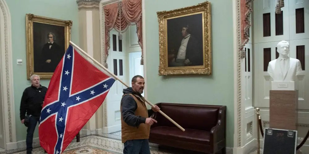 ABD'deki protestolarda dikkat çeken görüntüler: Konfederasyon bayrağı ile Kongre Binası'na girdiler - Resim : 1
