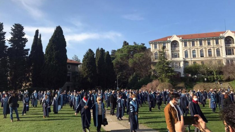 Boğaziçi Üniversitesi'nde akademisyenler rektörü yine protesto etti