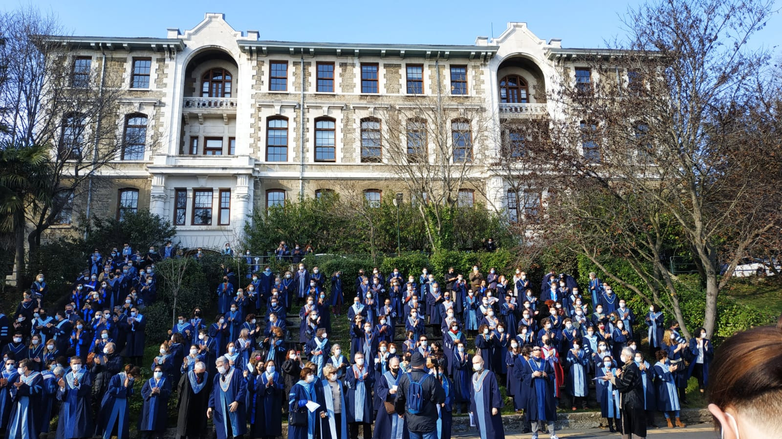 Boğaziçi Üniversitesi'nde akademisyenler rektörü yine protesto etti - Resim : 2
