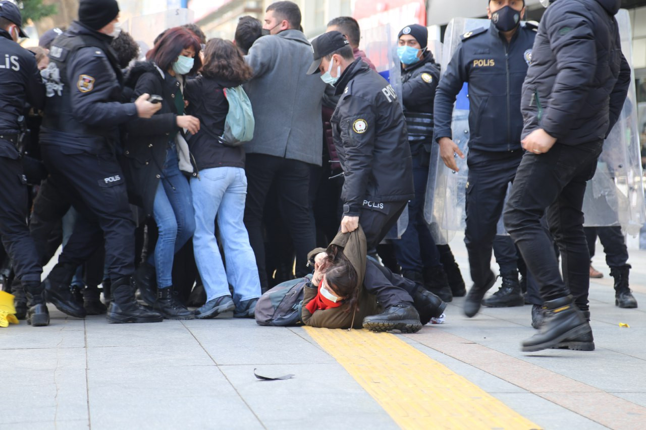 Ankara'da rektör atamasına tepki gösteren öğrencilere sert müdahale: Gözaltılar var! - Resim : 1