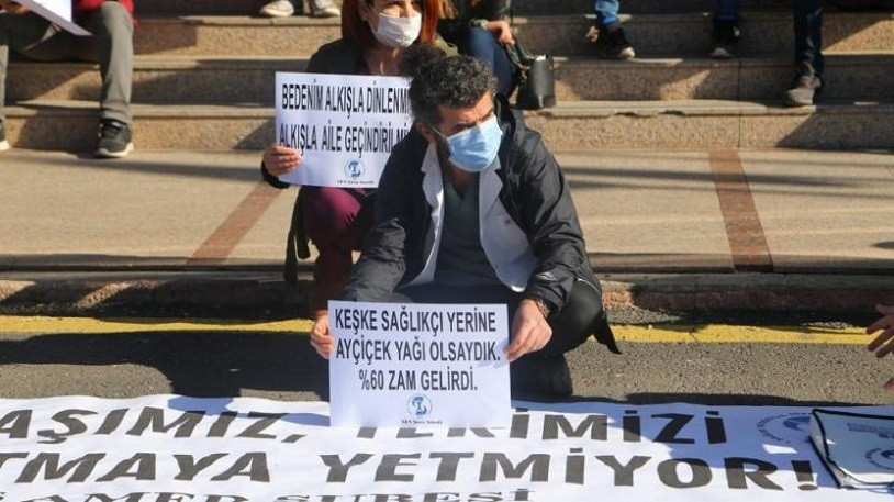 Sağlık çalışanlarından dikkat çeken protesto: Keşke ayçiçek yağı olsaydık - Resim : 1