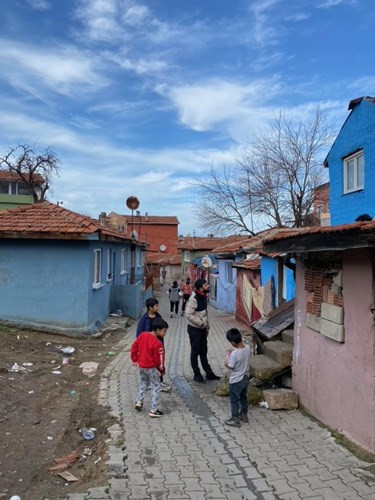 Roman mahallesinde yoksulluk: 'Yılan gibi kıvranıyor insan, uykum kaçıyor açlıktan' - Resim : 1