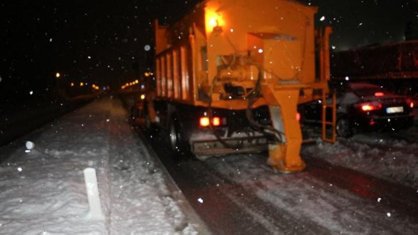 Tokat-Sivas karayolunda ulaşıma kar engeli: Ağır tonajlı araçların geçişine kapatıldı - Resim : 1