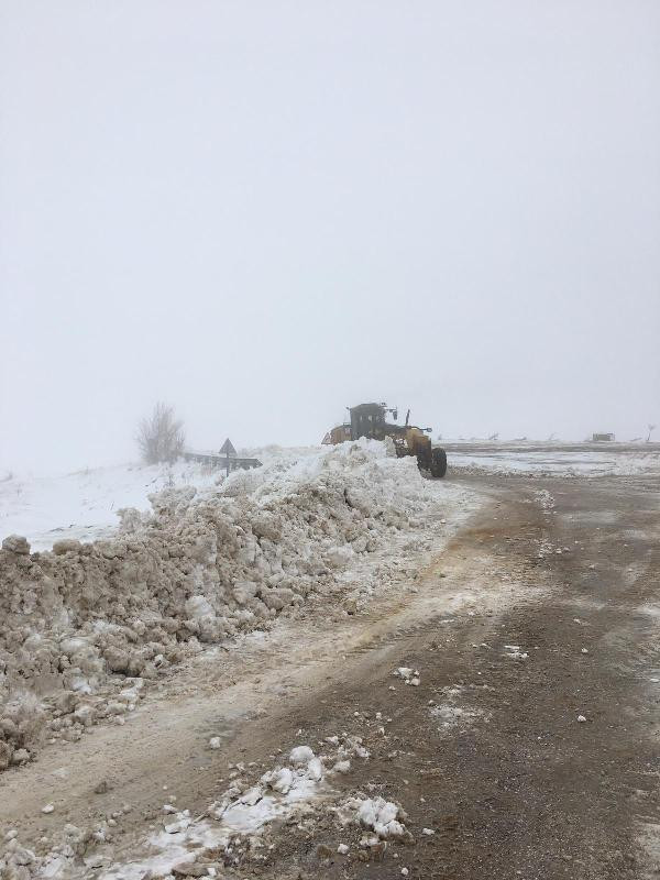 Elazığ'da 94 köy yolu, kar nedeniyle ulaşıma kapandı - Resim : 1
