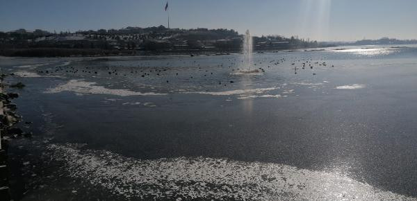 Ankara'da göller ve havuzlar buz tuttu - Resim : 1