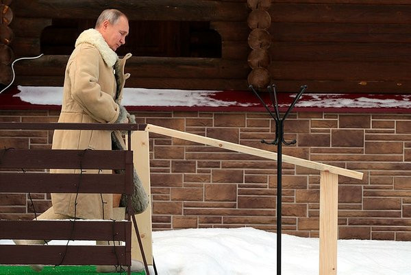 Putin, -20 derecedeki buzlu suya girdi! - Resim : 1
