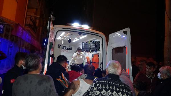 İzmir Bornova'da apartmanda çıkan yangından acı haber: 1 ölü, 1 yaralı - Resim : 1