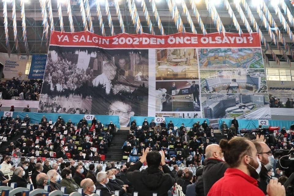 AKP kongresinde MHP'yi çok kızdıracak pankart - Resim : 1