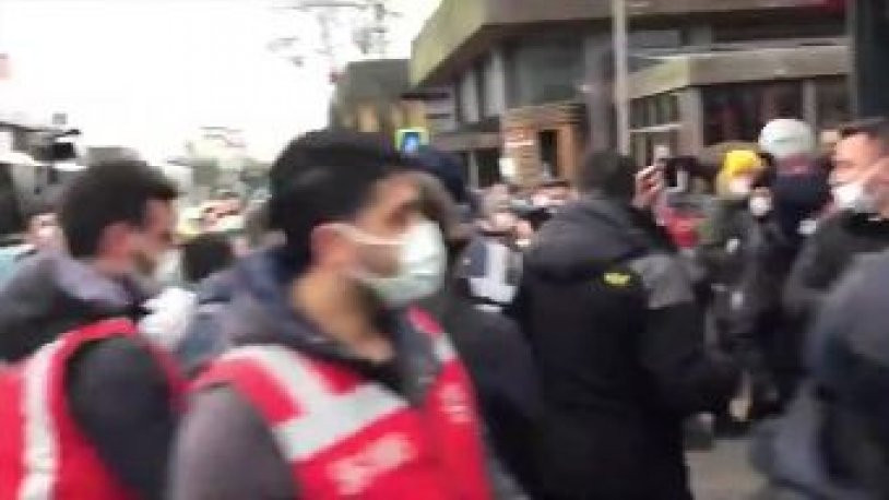Polis Boğaziçi Üniversitesi öğrencilerini 'toplu gezmek yok' diye gözaltına aldı!