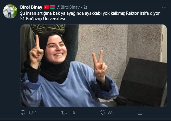 Skandal yorum: Ayağında ayakkabı yok, rektör istifa diyor! - Resim : 1